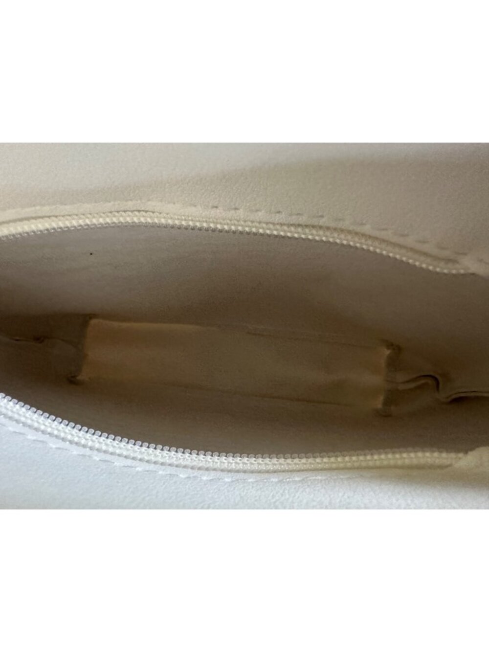 Sunnycity Milano Italy White Faux Croc Shoulder Bag With Gold Accents - Picture 15 of 16